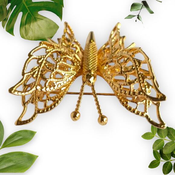 Vintage Monet Signed Butterfly Brooch Pin Gold Tone  3-Dimensional Filigree - Picture 4 of 7